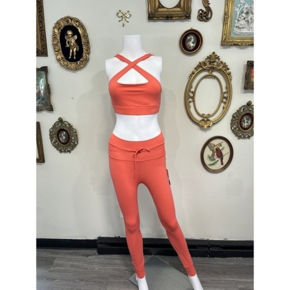 NWT Vuori Daily Form Bright Coral Athletic Workout Legging & Sports Bra Set Sz m